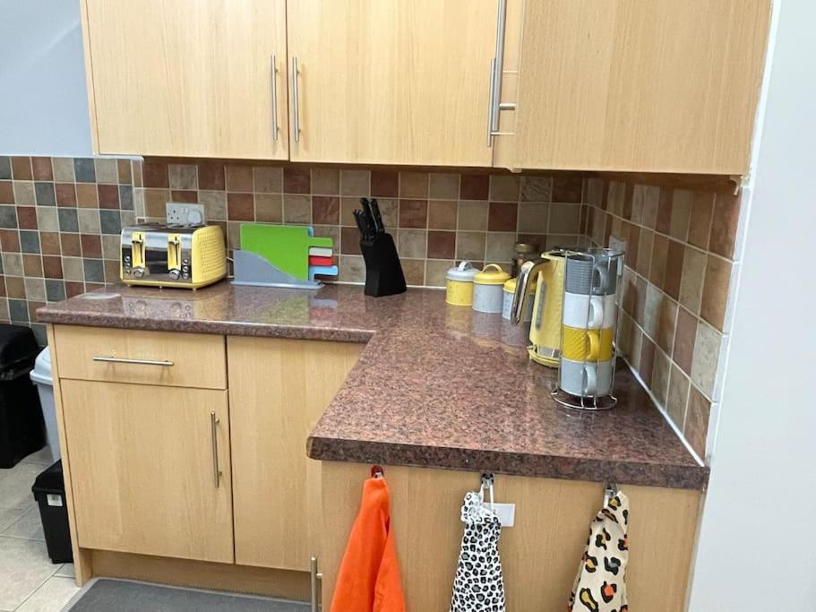 Beanies Lornestreet Four Bed House Apartment Swindon Luaran gambar