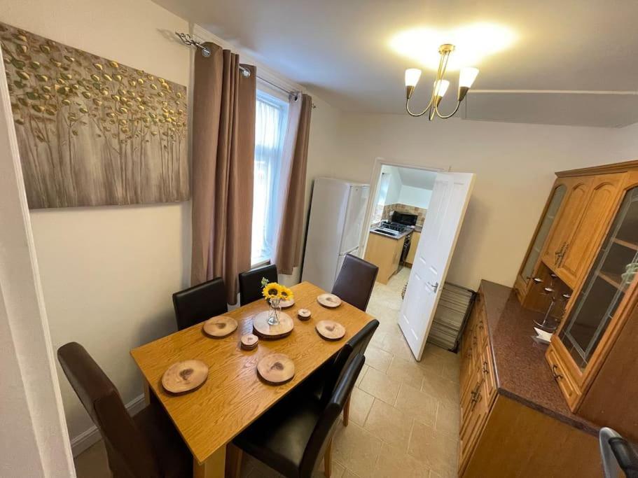Beanies Lornestreet Four Bed House Apartment Swindon Luaran gambar