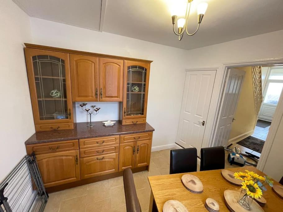 Beanies Lornestreet Four Bed House Apartment Swindon Luaran gambar