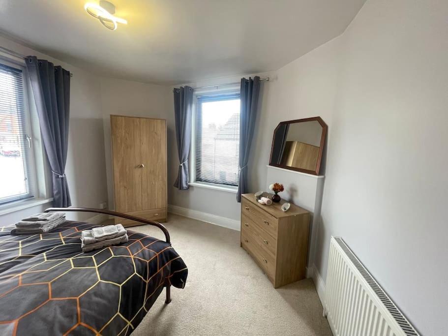 Beanies Lornestreet Four Bed House Apartment Swindon Luaran gambar