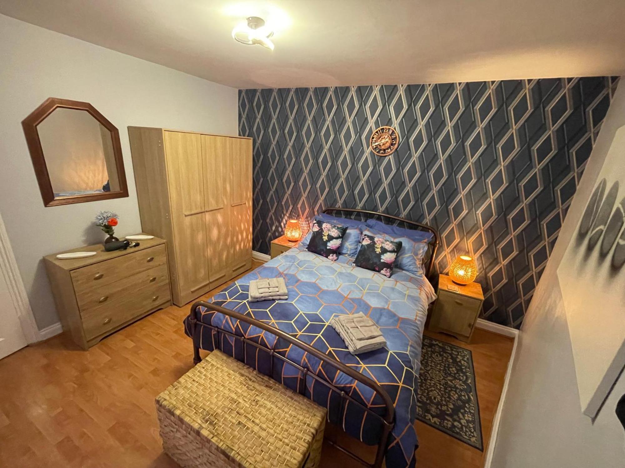 Beanies Lornestreet Four Bed House Apartment Swindon Luaran gambar